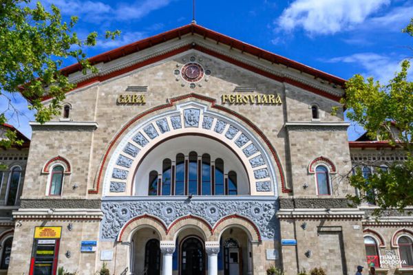 The Best of Chisinau: Moldovan Capital Explored by Car and on Foot